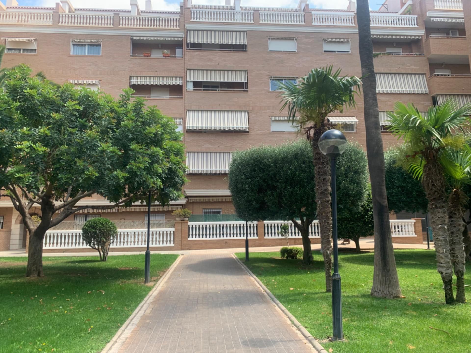 Vista exterior de Pis en venda en Paterna amb Aire condicionat, Jardí privat i Traster