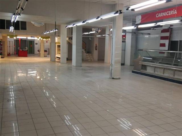 Local comercial en Alquiler en Calle Capitán Cortés, 31 en El Pilar - La Estación