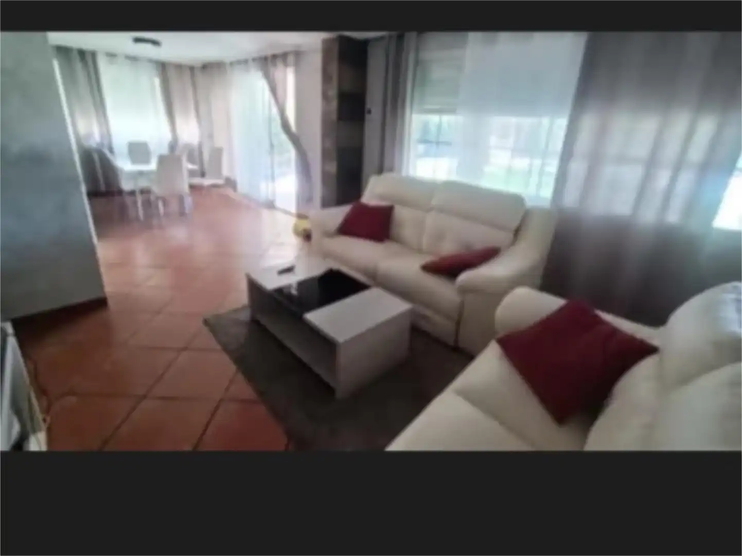 Sala d'estar de Casa o xalet en venda en Casarrubios del Monte amb Aire condicionat, Piscina i Balcó