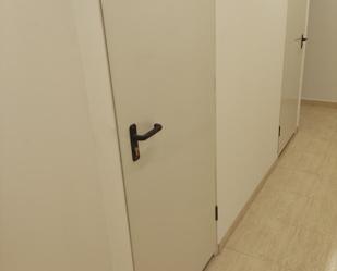 Box room to rent in Arona