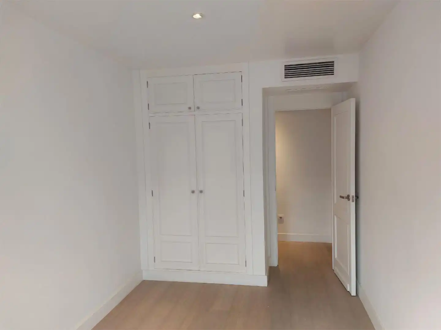 Dormitori de Pis de lloguer en Valencia amb Aire condicionat, Parquet i Terrassa