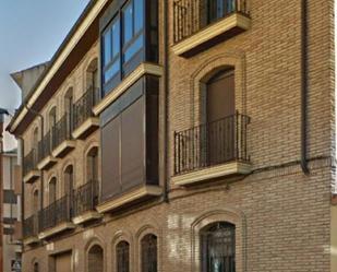 Vista exterior de Casa adosada en venda en Alfaro amb Aire condicionat, Terrassa i Balcó