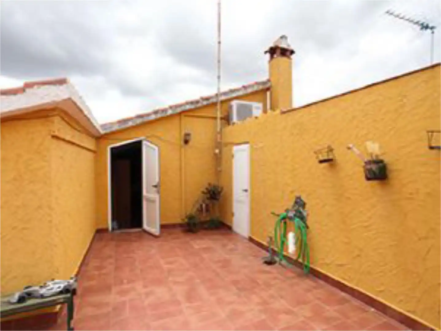 Detached homes for sale in Calle Vergel, 8, Oliva de la Frontera Terrace of Detached homes for sale in Oliva de la Frontera with Air Conditioner, Parquet flooring and Terrace