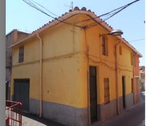 Vista exterior de Casa adosada en venda en Villena amb Terrassa