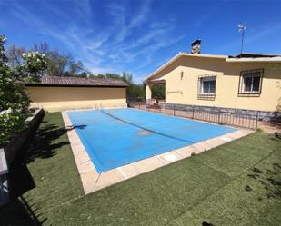 Swimming pool of House or chalet for sale in Navaluenga  with Terrace and Swimming Pool