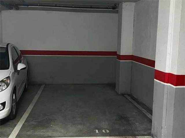 Garaje en Alquiler en Calle de Vicente Carballal, 2 en Butarque