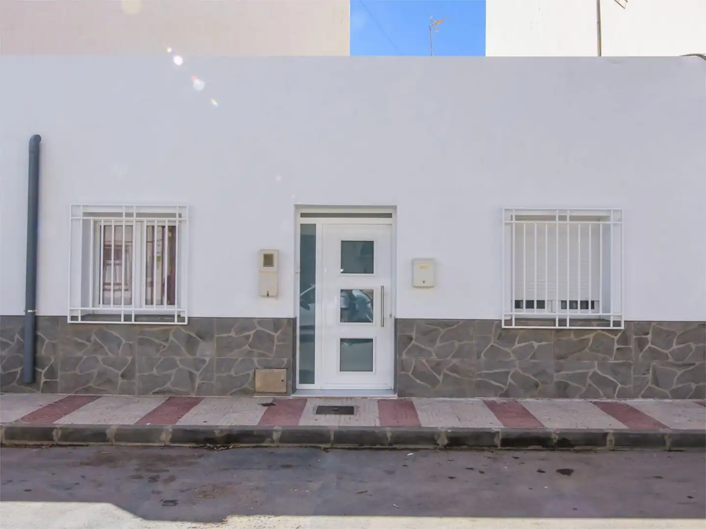 Casa adosada en venta en Avenida del Mar, 5, Carboneras Vista exterior de Casa adosada en venta en Carboneras con Aire acondicionado, Calefacción y Terraza
