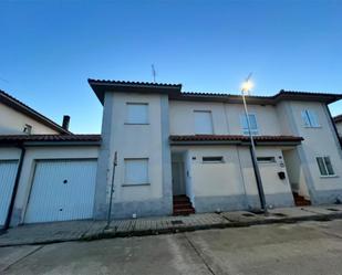 Vista exterior de Casa adosada en venda en Bermillo de Sayago amb Calefacció, Jardí privat i Terrassa