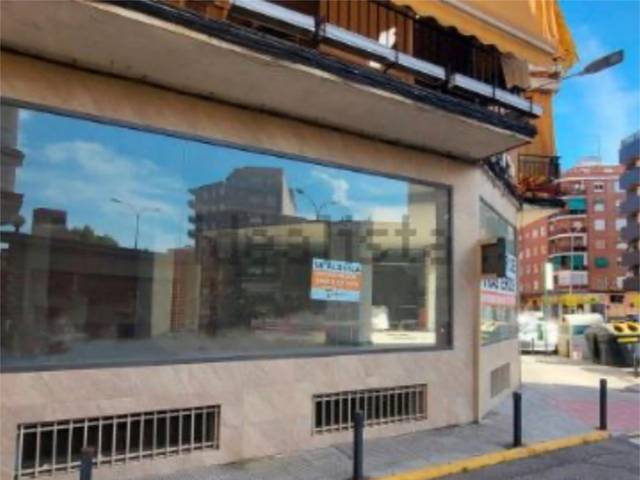 Local comercial en Alquiler en Avenida Juan Carlos I, 62 en El Pilar - La Estación