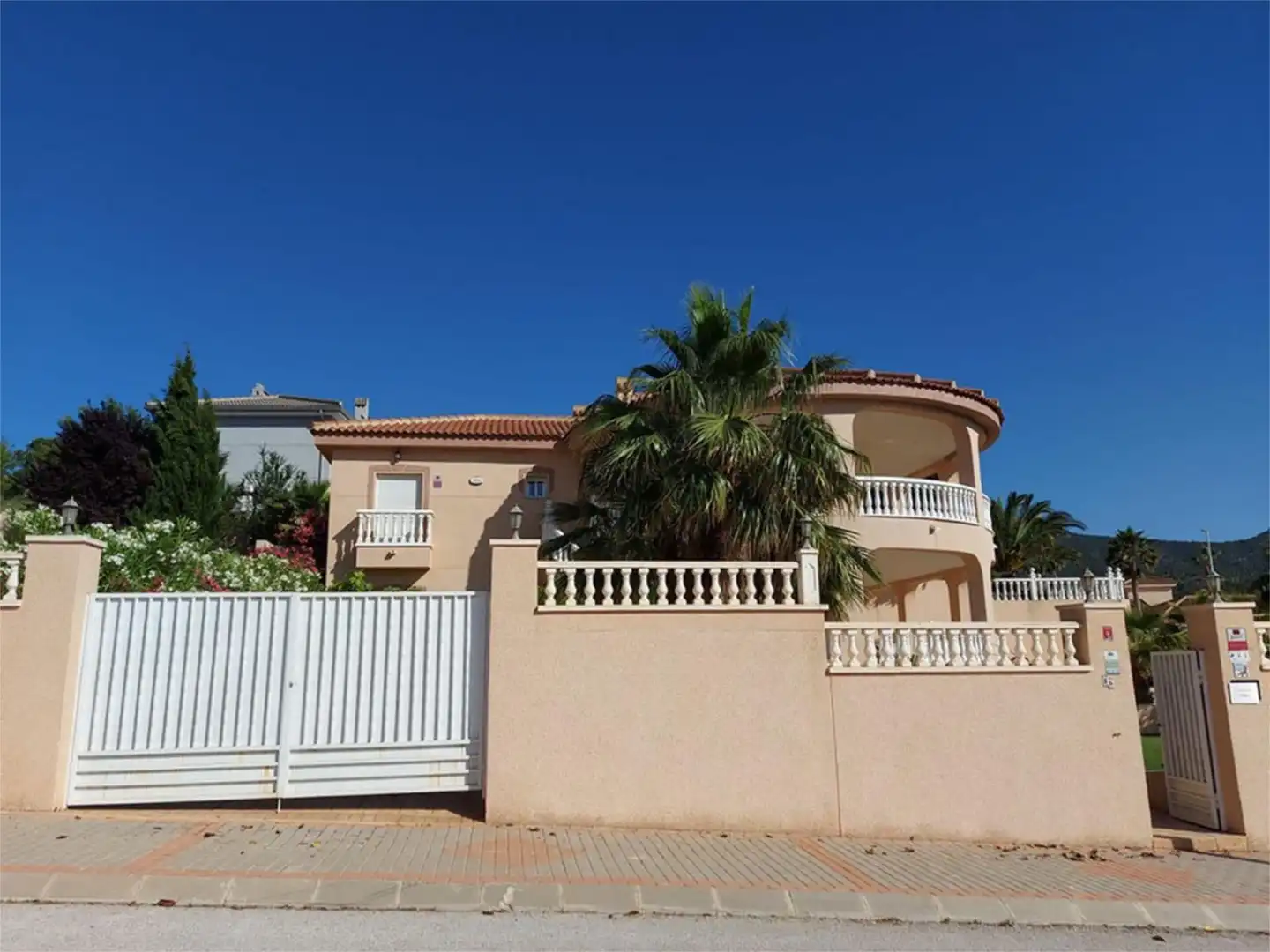 Vista exterior de Casa o chalet en venta en Hondón de las Nieves / El Fondó de les Neus con Aire acondicionado, Terraza y Piscina
