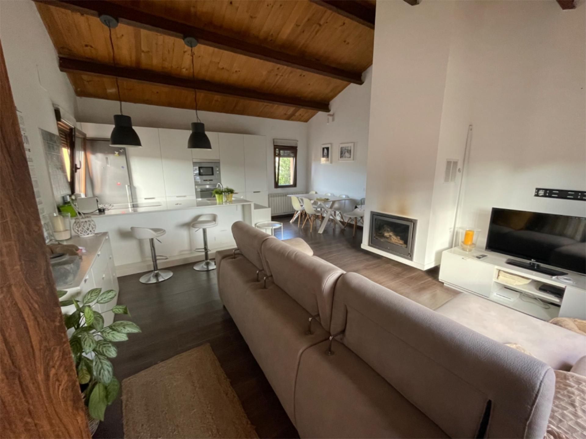 Sala d'estar de Casa o xalet en venda en Padiernos amb Calefacció, Jardí privat i Traster
