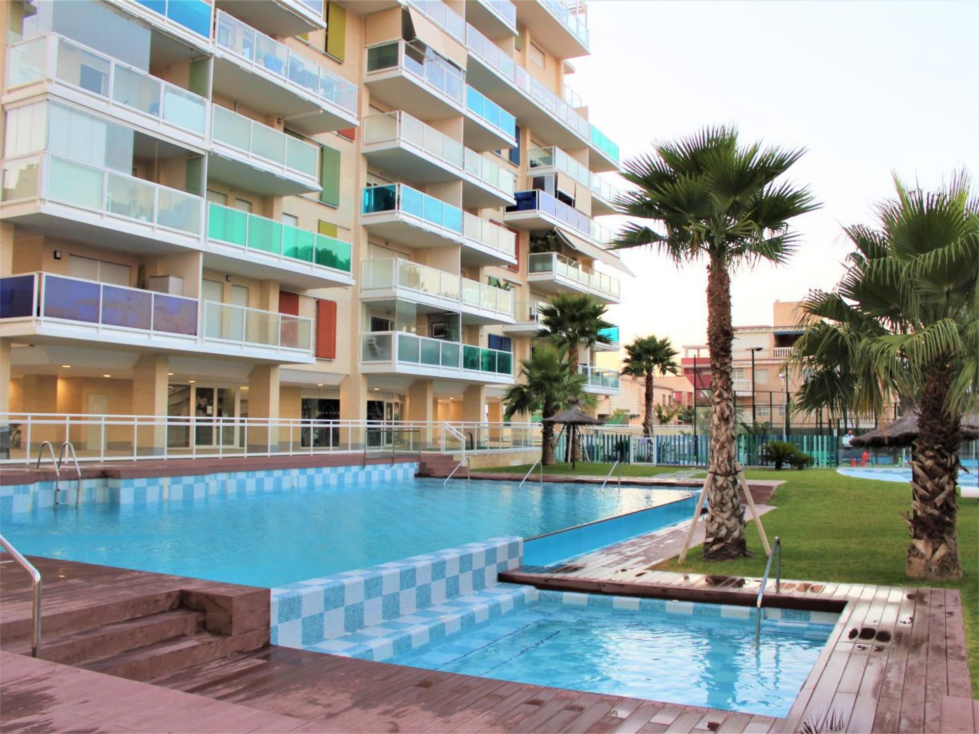 Swimming pool of Flat to share in Alicante / Alacant  with Air Conditioner, Heating and Private garden