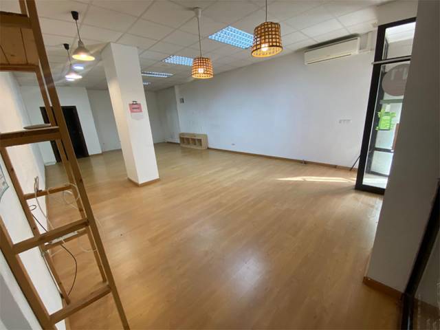 Local comercial en Alquiler en Calle del Padre Consolación, 15 en La Almozara