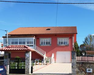 Vista exterior de Casa o xalet en venda en Narón amb Calefacció, Jardí privat i Parquet