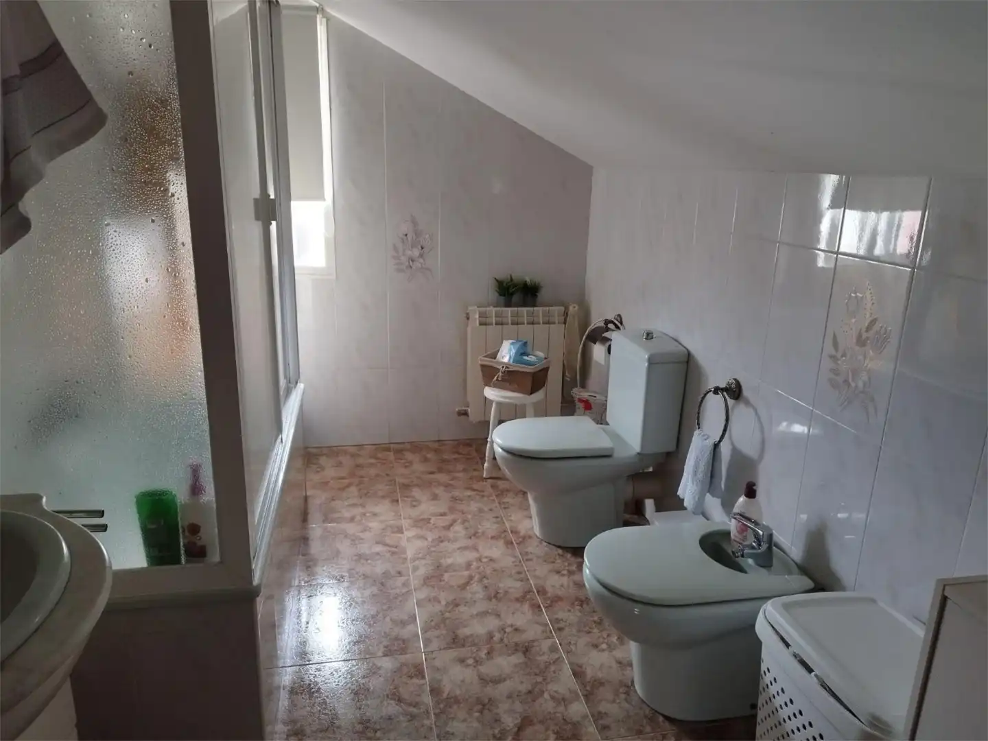 Houses for sale in Estrada do Feal, 30, O Feal - Xubia Bathroom of Houses for sale in Narón with Heating, Private garden and Parquet flooring