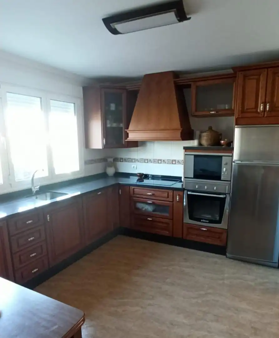 Cocina de Casa adosada en venta en Cacabelos con Jardín privado, Terraza y Trastero