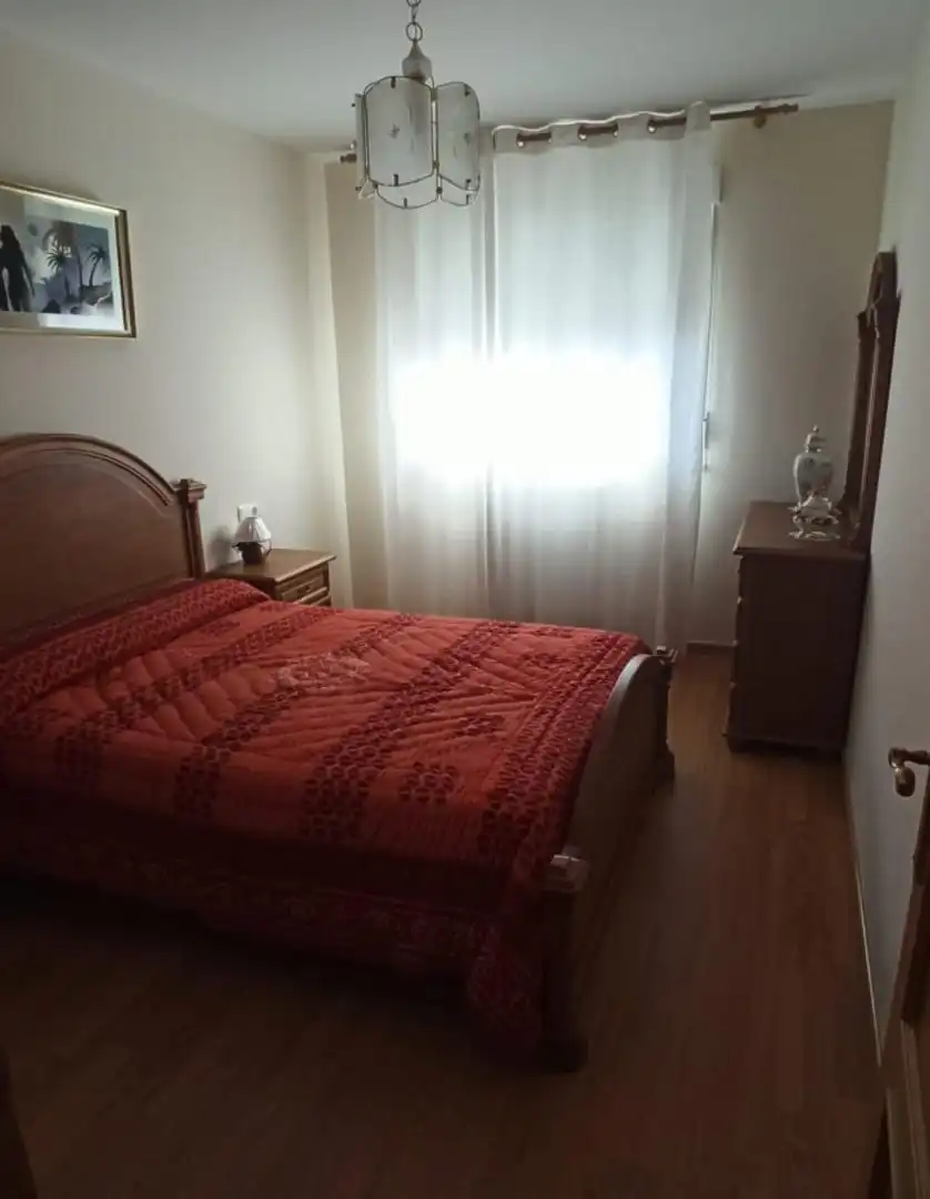 Habitación de Casa adosada en venta en Cacabelos con Jardín privado, Terraza y Trastero