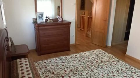 Foto 3 de Casa adosada en venda a Calle Historiador Floro, 36, Cacabelos, León