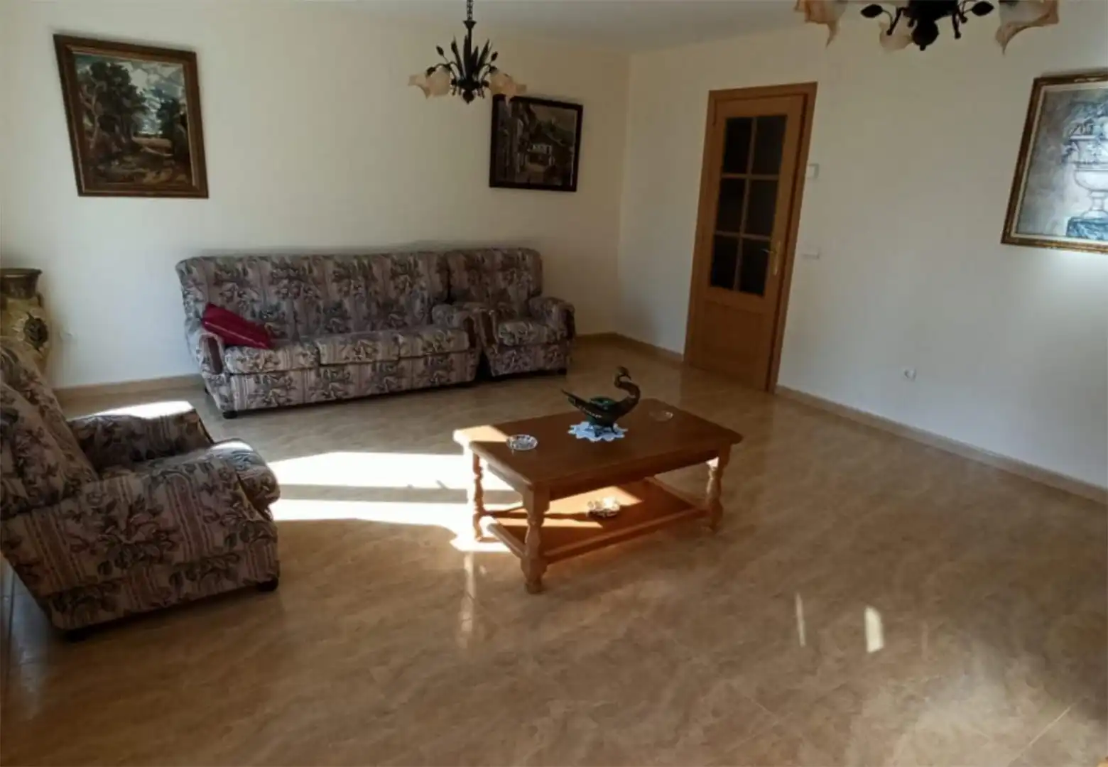 Sala de estar de Casa adosada en venta en Cacabelos con Jardín privado, Terraza y Trastero