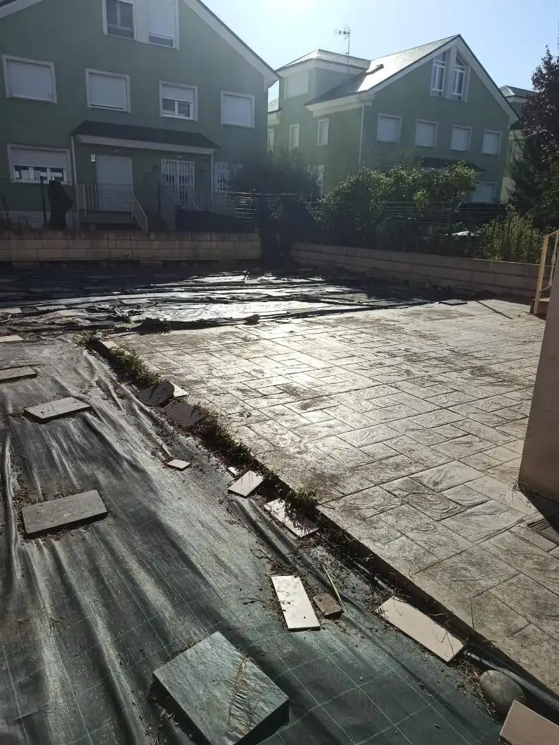Piscina de Casa adosada en venta en Cacabelos con Jardín privado, Terraza y Trastero