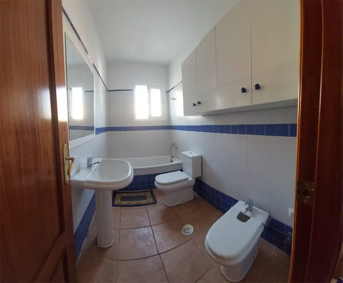 Baño de Piso en venta en Almedinilla con Aire acondicionado, Calefacción y Terraza