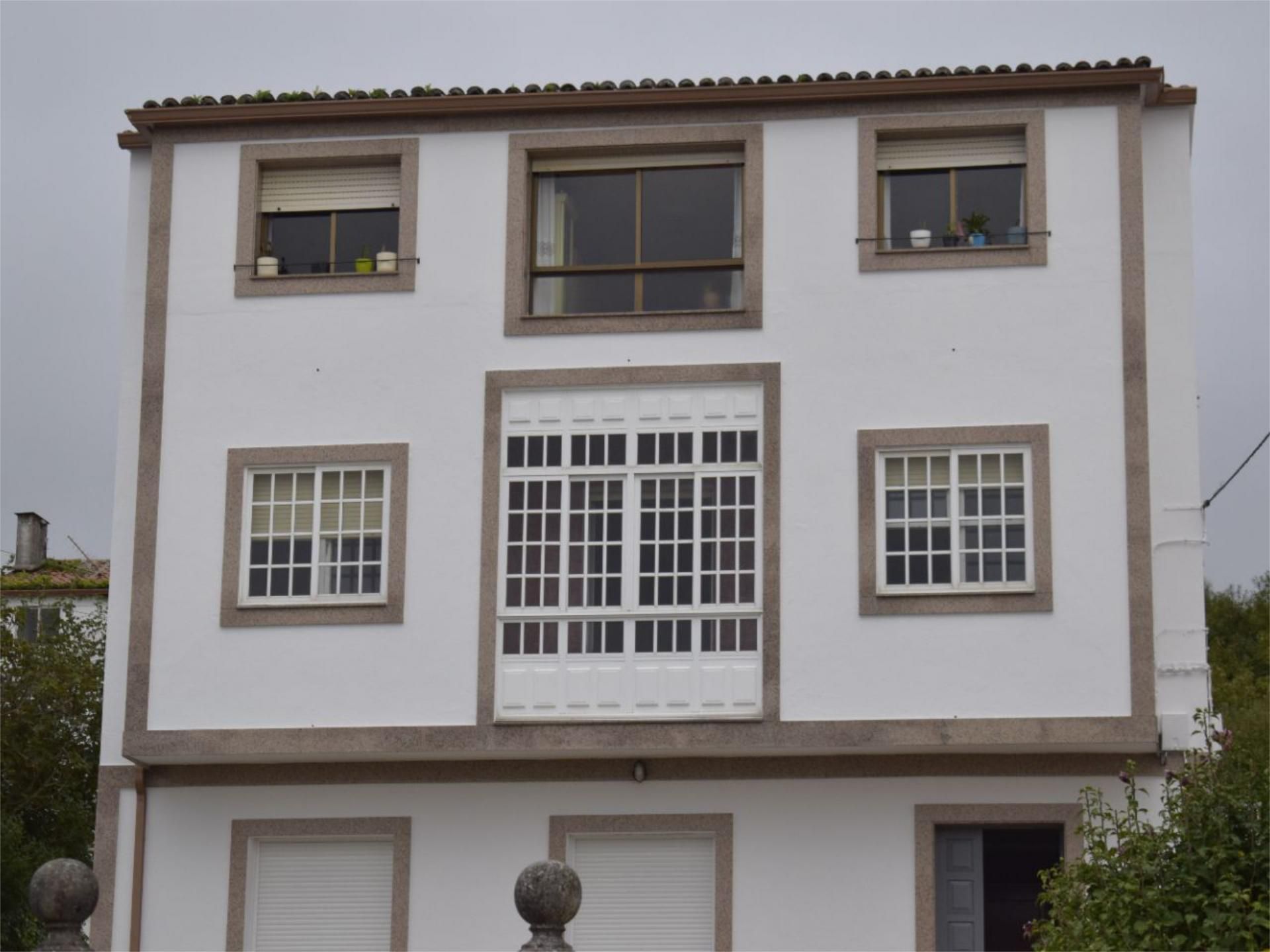Vista exterior de Pis en venda en Santiago de Compostela  amb Calefacció, Jardí privat i Parquet