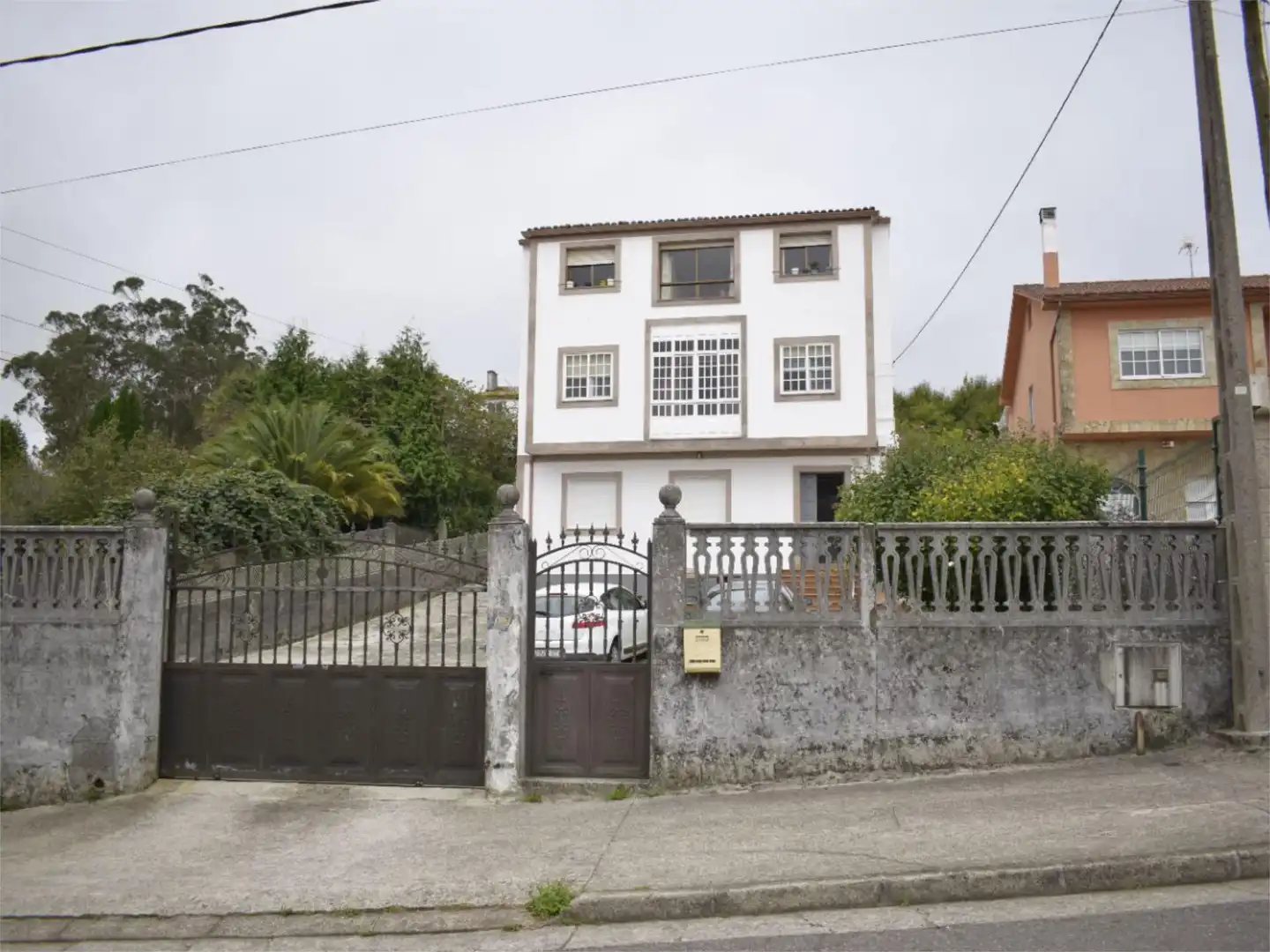 Vista exterior de Piso en venta en Santiago de Compostela  con Calefacción, Jardín privado y Parquet