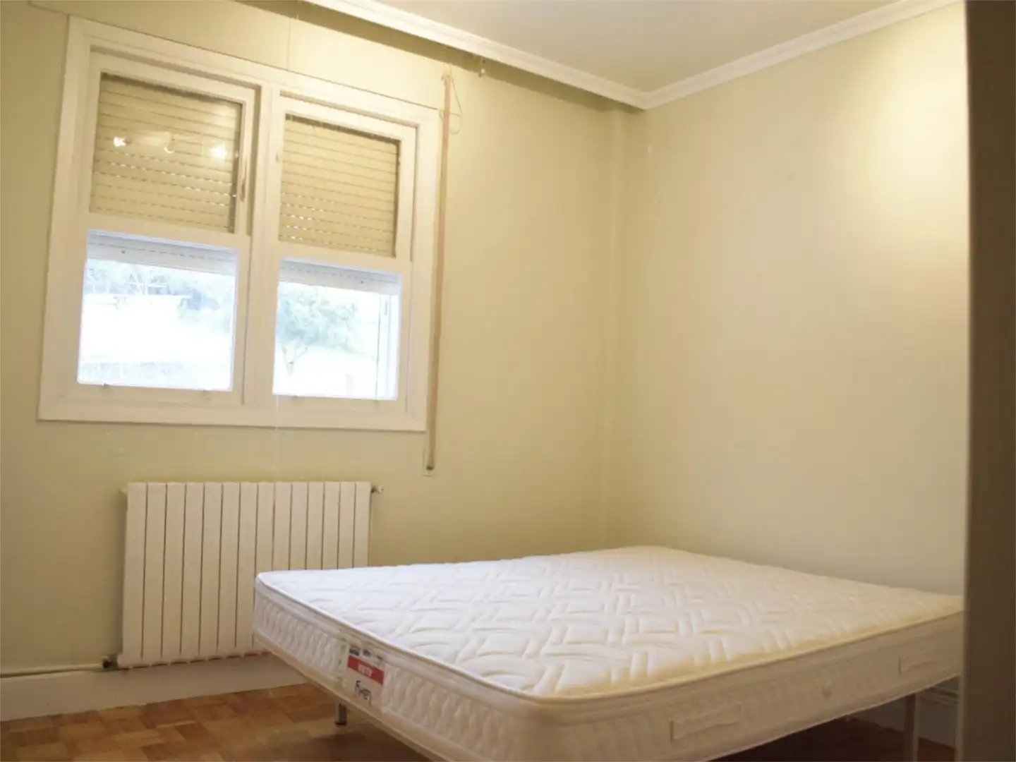 Habitación de Piso en venta en Santiago de Compostela  con Calefacción, Jardín privado y Parquet