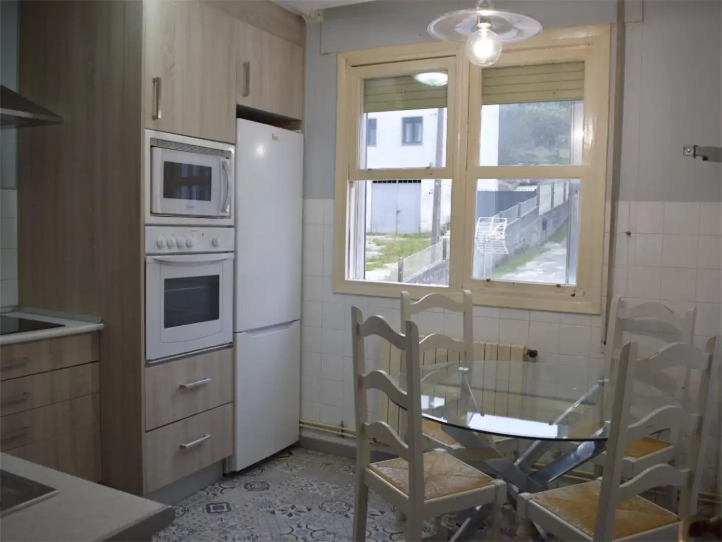 Cocina de Piso en venta en Santiago de Compostela  con Calefacción, Jardín privado y Parquet