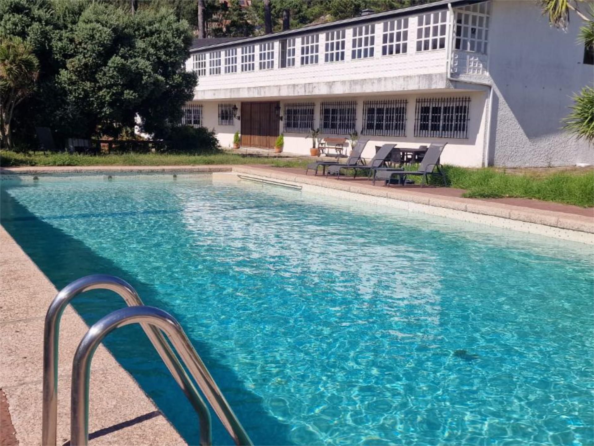 Piscina de Casa o xalet en venda en A Guarda   amb Aire condicionat, Calefacció i Jardí privat