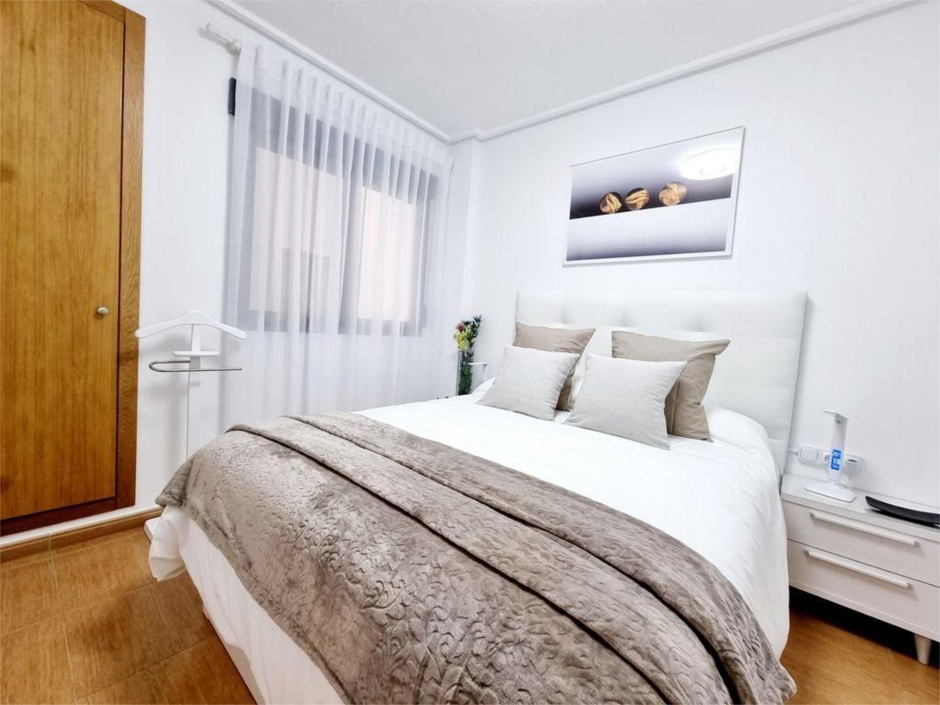 Bedroom of Flat for sale in Torrevieja  with Air Conditioner and Balcony
