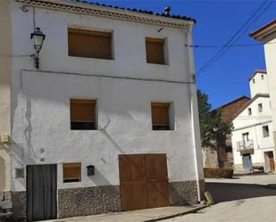 Vista exterior de Casa o xalet en venda en Tragacete amb Terrassa