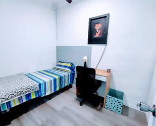 Bedroom of Flat to share in Sabadell  with Air Conditioner