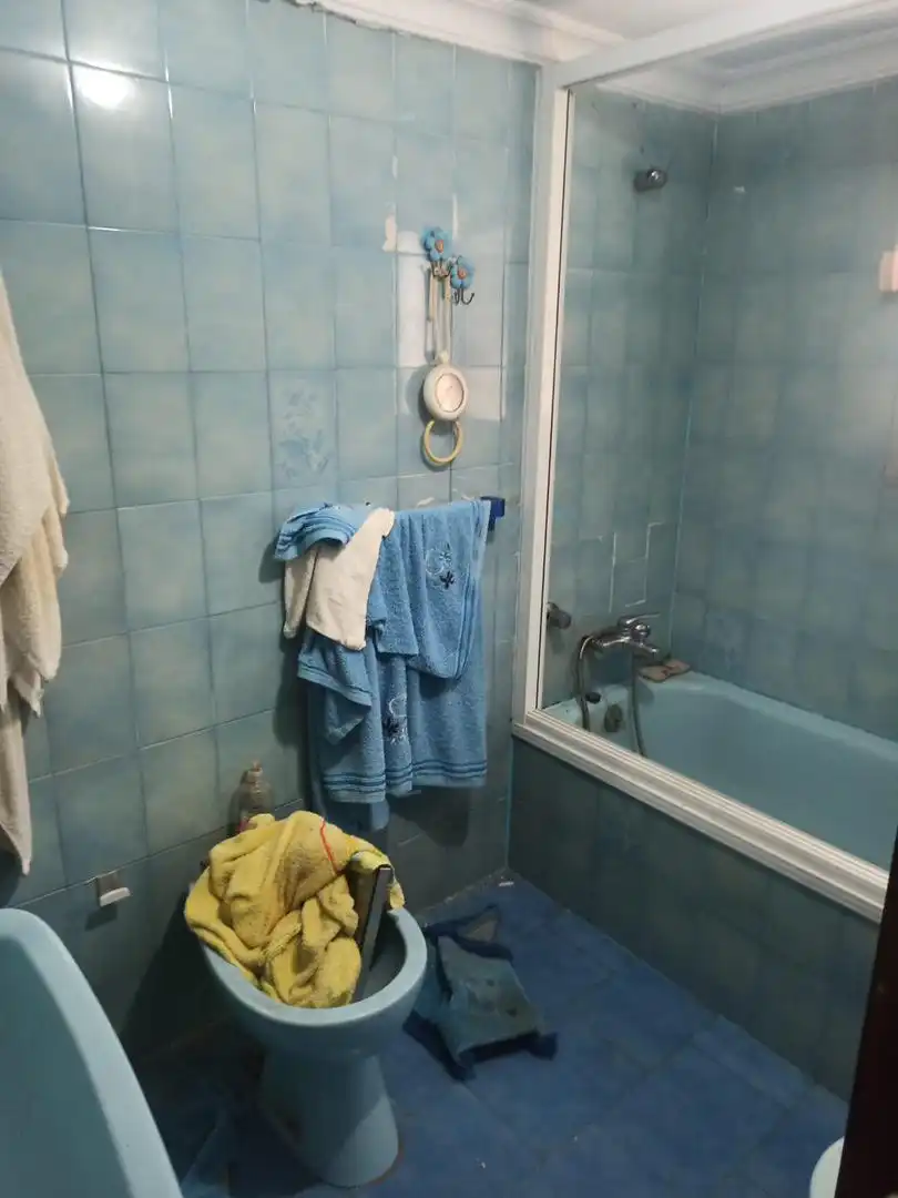 Badezimmer von Erdgeschoss zum Verkauf in Villanueva del Río y Minas mit Klimaanlage, Heizung und Terrasse