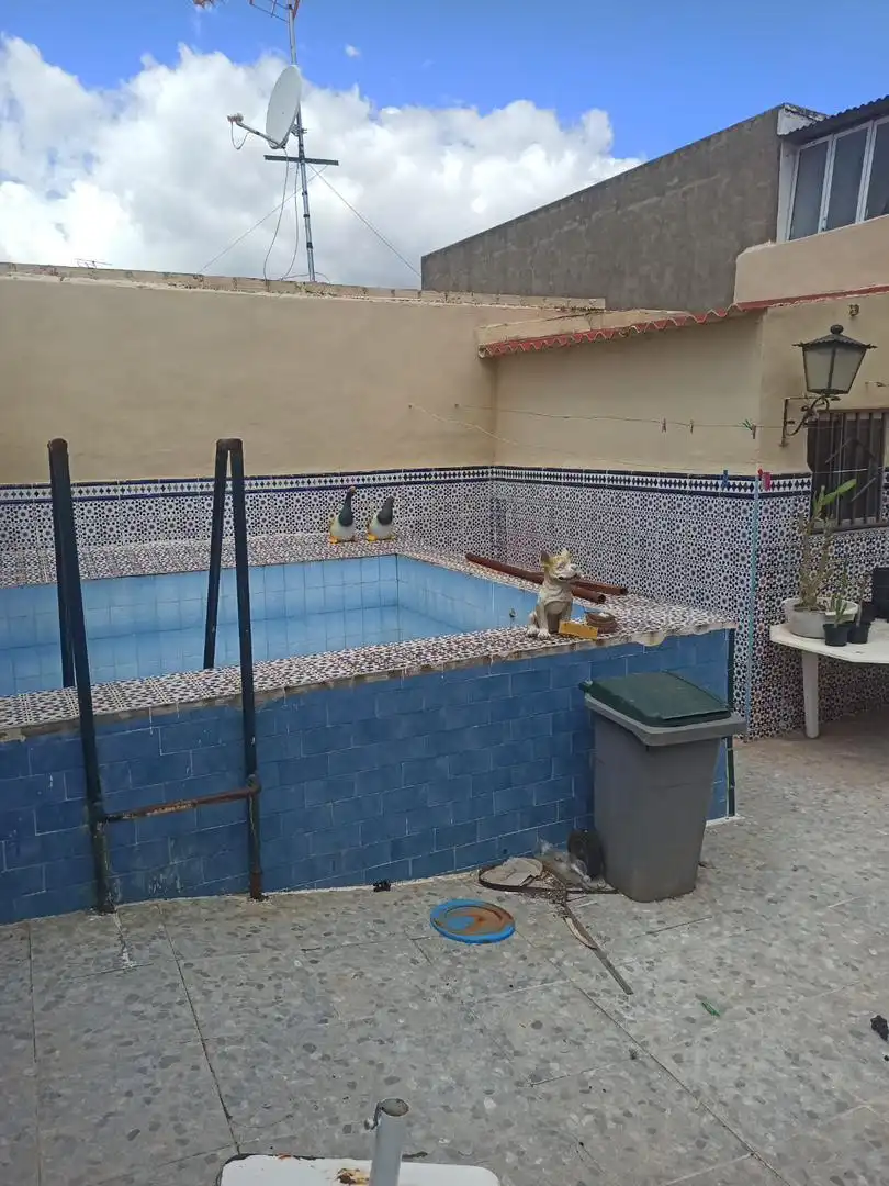 Schwimmbecken von Erdgeschoss zum Verkauf in Villanueva del Río y Minas mit Klimaanlage, Heizung und Terrasse