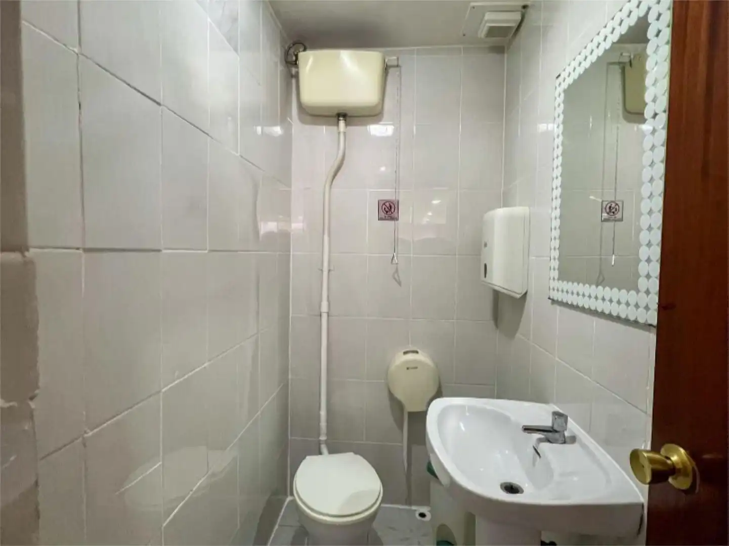 Baño de Local de alquiler en Picassent con Aire acondicionado, Calefacción y Amueblado