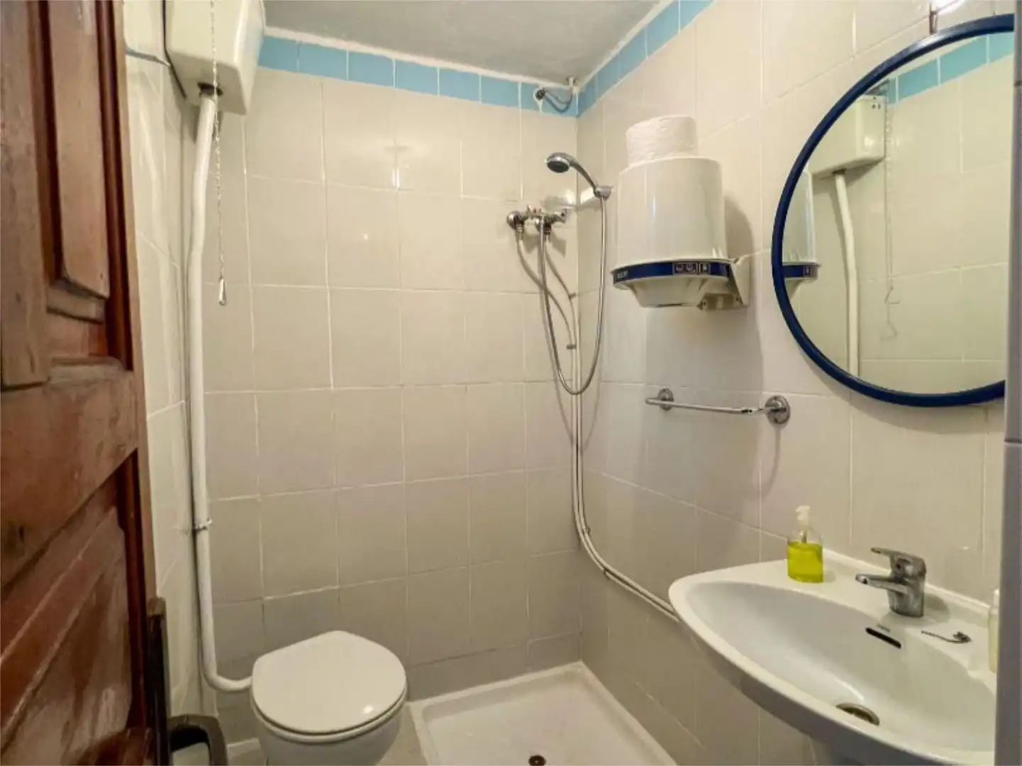 Baño de Local de alquiler en Picassent con Aire acondicionado, Calefacción y Amueblado