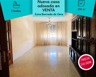 Exterior view of Single-family semi-detached for sale in Badajoz Capital  with Air Conditioner, Terrace and Balcony