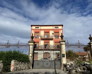 Vista exterior de Casa o xalet en venda en Santa Cruz de Bezana amb Balcó