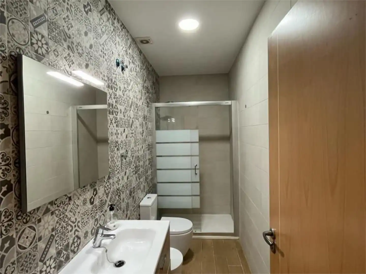 Piso de alquiler en Avenida Cándido Lobera, 23, Centro Baño de Piso de alquiler en Melilla con Aire acondicionado, Calefacción y Terraza