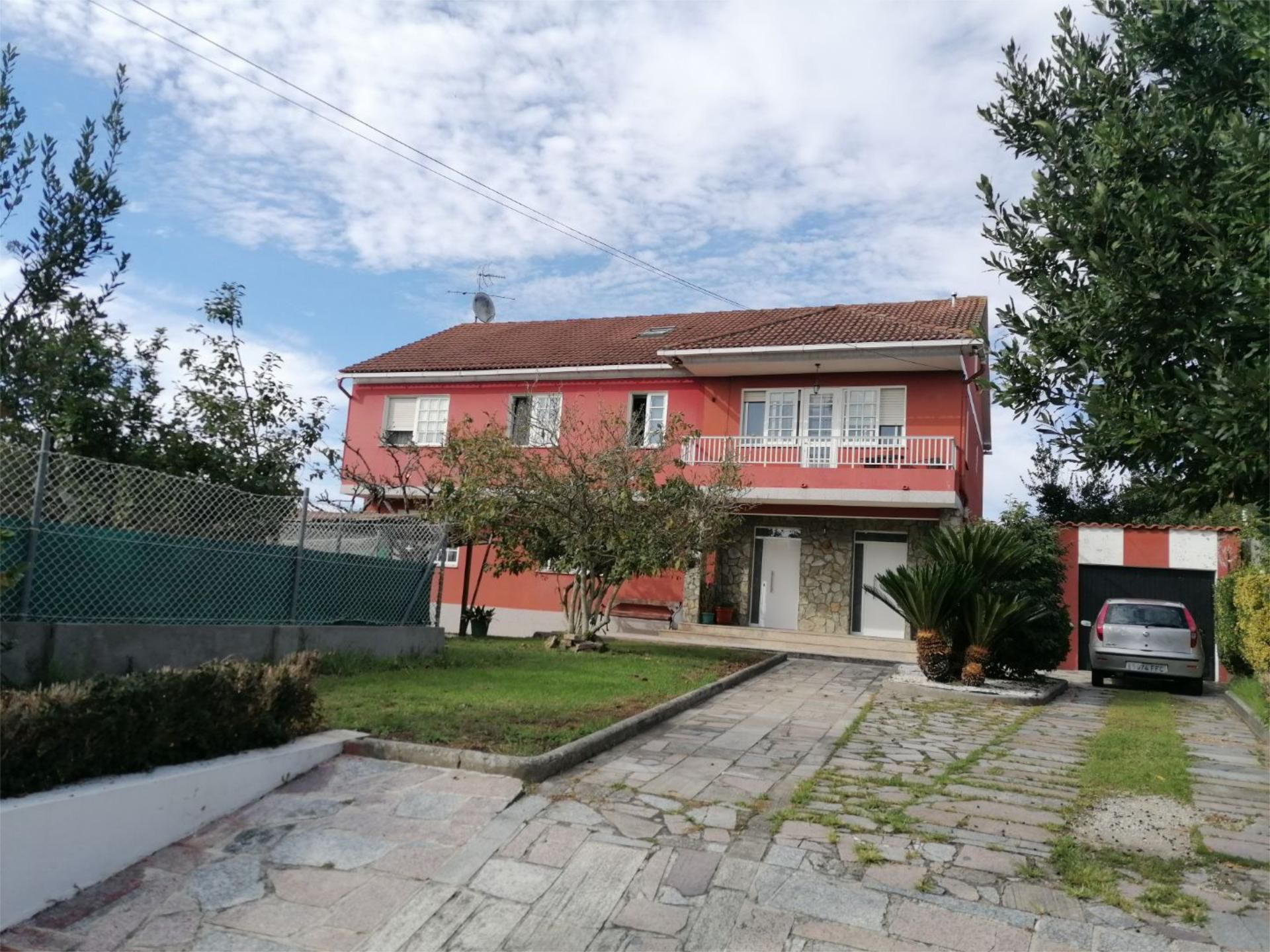 Exterior view of House or chalet for sale in Cangas   with Terrace, Swimming Pool and Balcony
