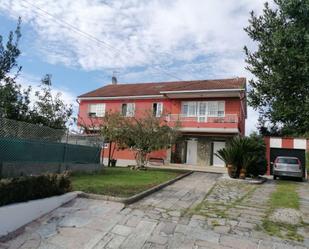 Exterior view of House or chalet for sale in Cangas   with Swimming Pool and Balcony
