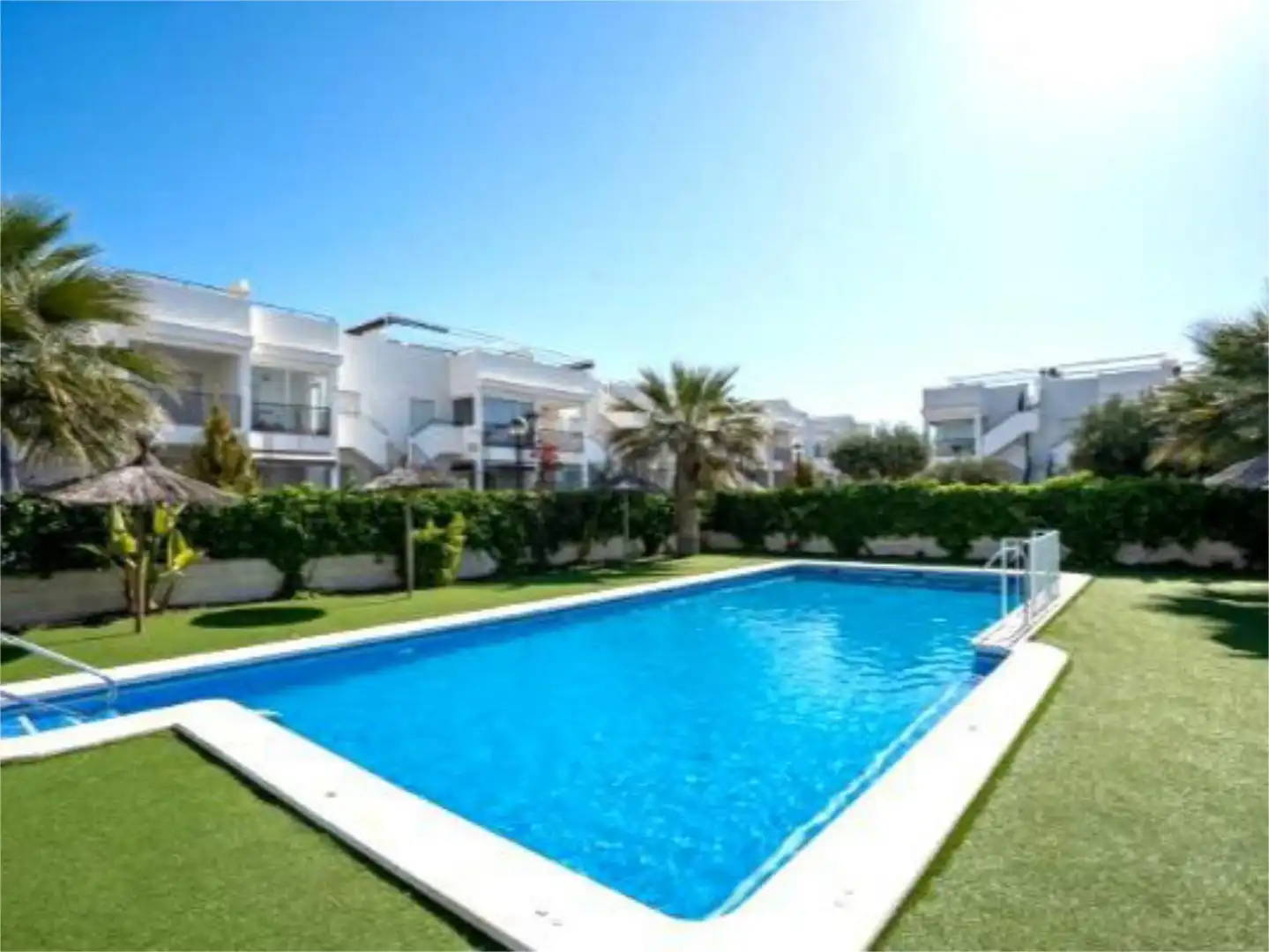 Wohnung zum Verkauf in Calle Cecilio Gallego Alaminos, 11, Parque Acuático - Sector 25 Schwimmbecken von Wohnung zum Verkauf in Torrevieja mit Klimaanlage, Privatgarten und Terrasse