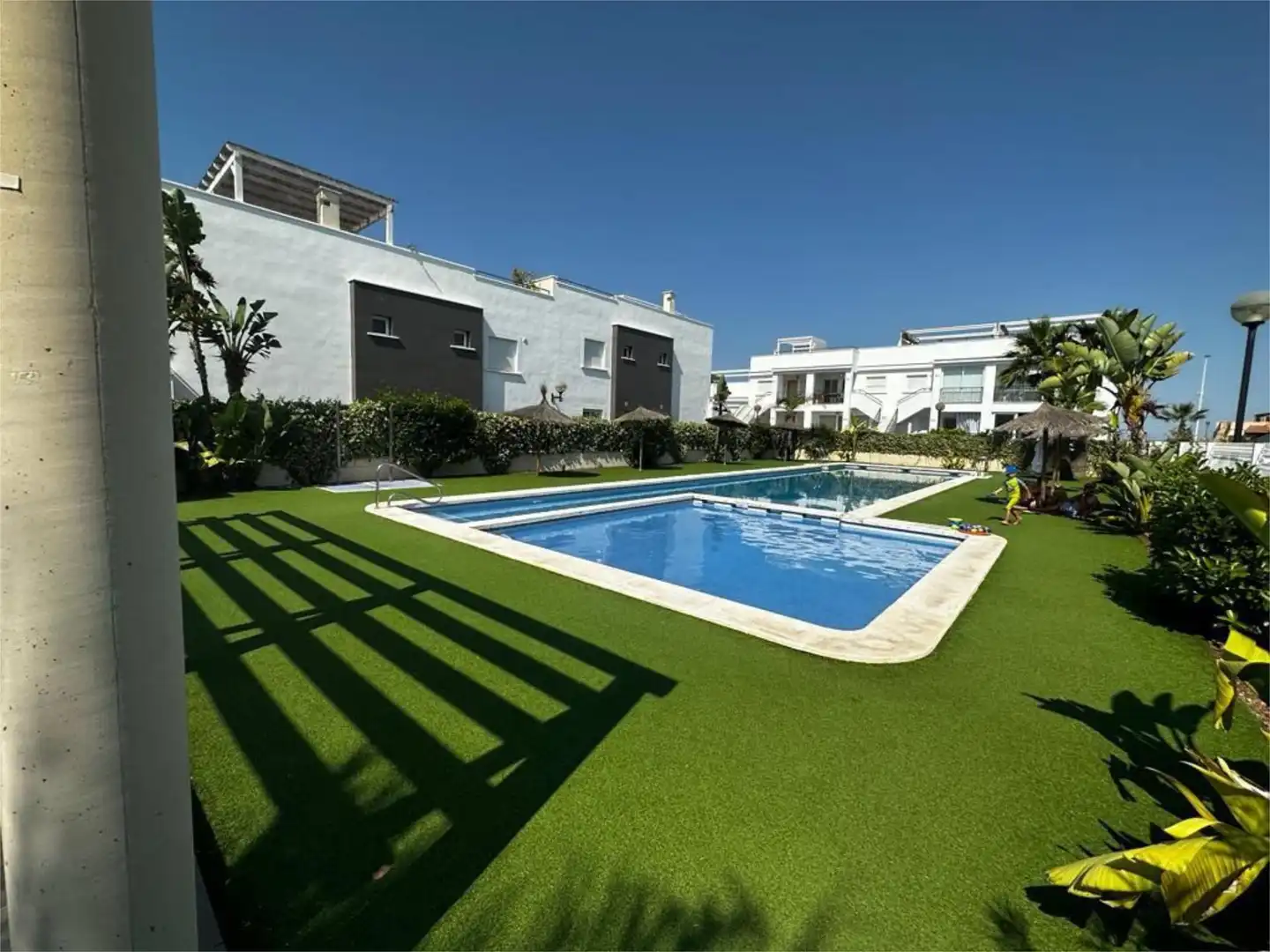 Wohnung zum Verkauf in Calle Cecilio Gallego Alaminos, 11, Parque Acuático - Sector 25 Schwimmbecken von Wohnung zum Verkauf in Torrevieja mit Klimaanlage, Privatgarten und Terrasse