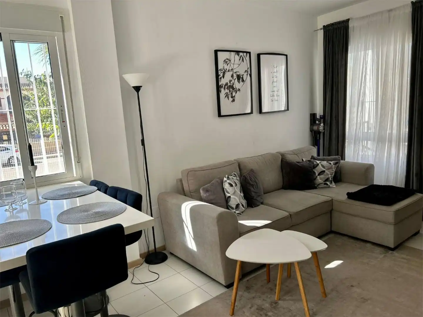 Wohnung zum Verkauf in Calle Cecilio Gallego Alaminos, 11, Parque Acuático - Sector 25 Wohnzimmer von Wohnung zum Verkauf in Torrevieja mit Klimaanlage, Privatgarten und Terrasse