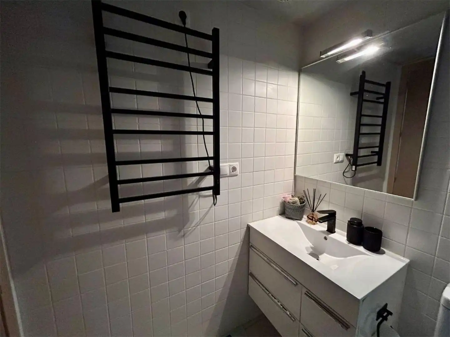 Wohnung zum Verkauf in Calle Cecilio Gallego Alaminos, 11, Parque Acuático - Sector 25 Badezimmer von Wohnung zum Verkauf in Torrevieja mit Klimaanlage, Privatgarten und Terrasse