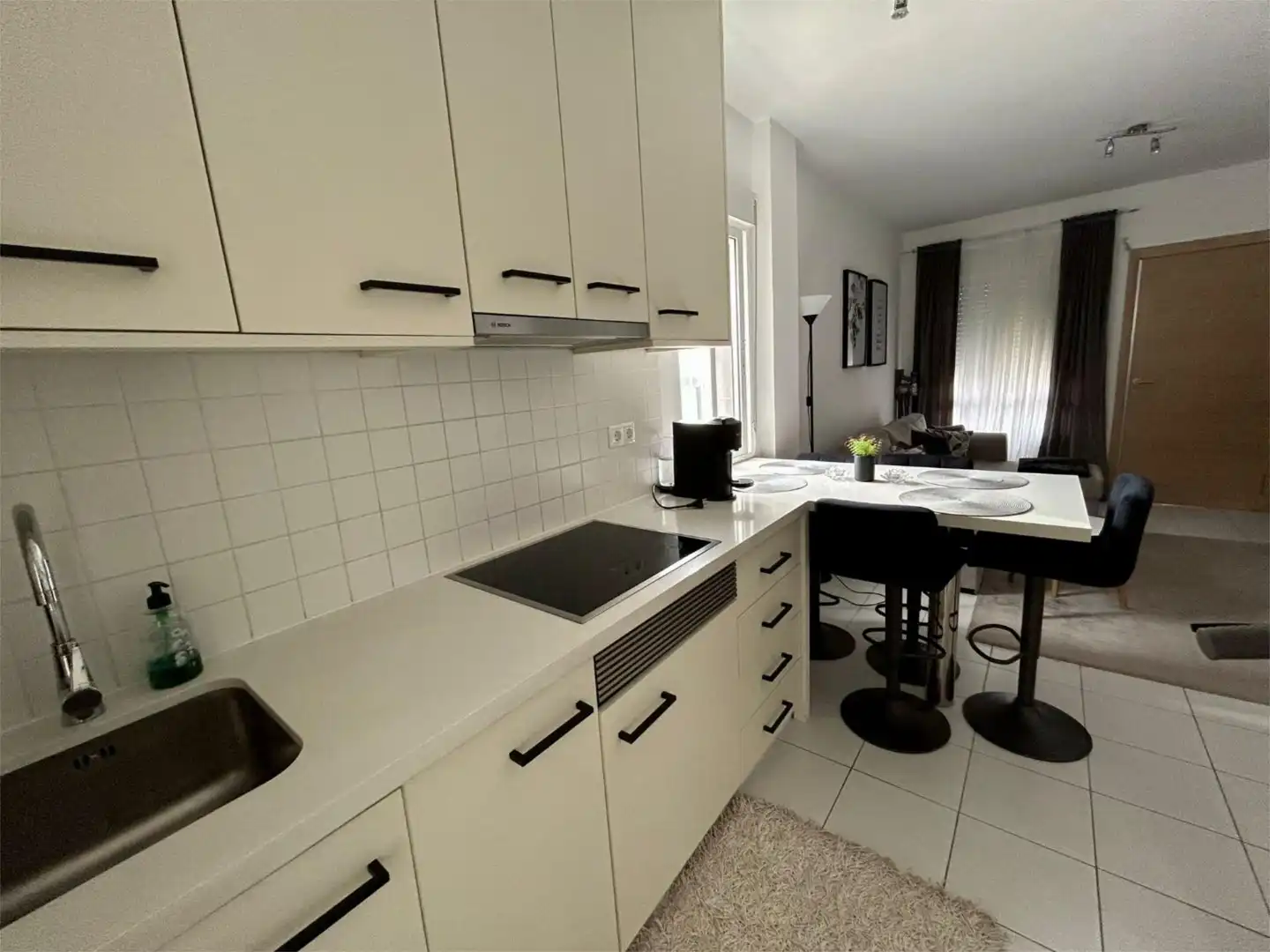 Wohnung zum Verkauf in Calle Cecilio Gallego Alaminos, 11, Parque Acuático - Sector 25 Küche von Wohnung zum Verkauf in Torrevieja mit Klimaanlage, Privatgarten und Terrasse