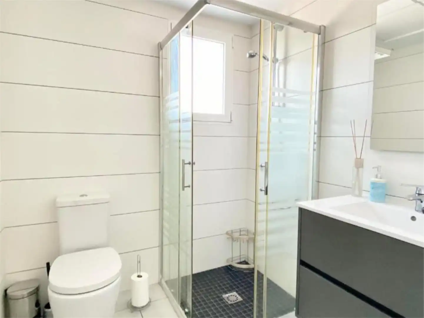 Piso en venta en Calle Cecilio Gallego Alaminos, 11, Parque Acuático - Sector 25 Baño de Piso en venta en Torrevieja con Aire acondicionado, Terraza y Piscina