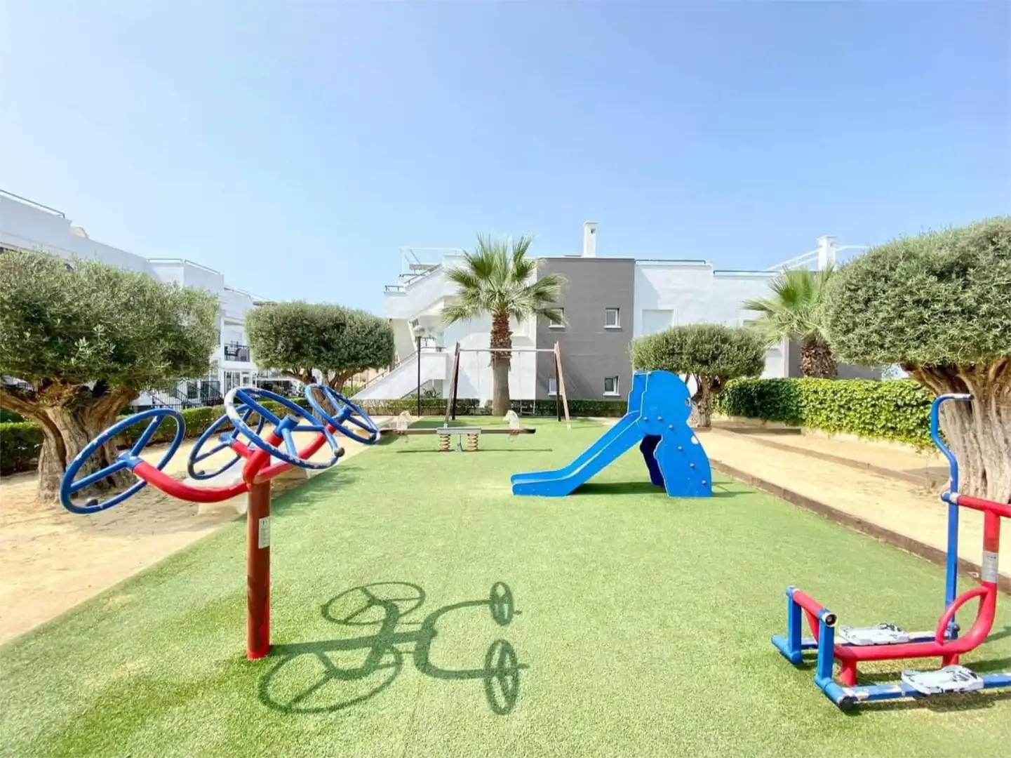 Piso en venta en Calle Cecilio Gallego Alaminos, 11, Parque Acuático - Sector 25 Jardín de Piso en venta en Torrevieja con Aire acondicionado, Terraza y Piscina