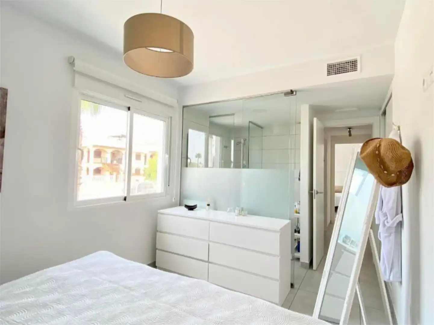 Piso en venta en Calle Cecilio Gallego Alaminos, 11, Parque Acuático - Sector 25 Habitación de Piso en venta en Torrevieja con Aire acondicionado, Terraza y Piscina